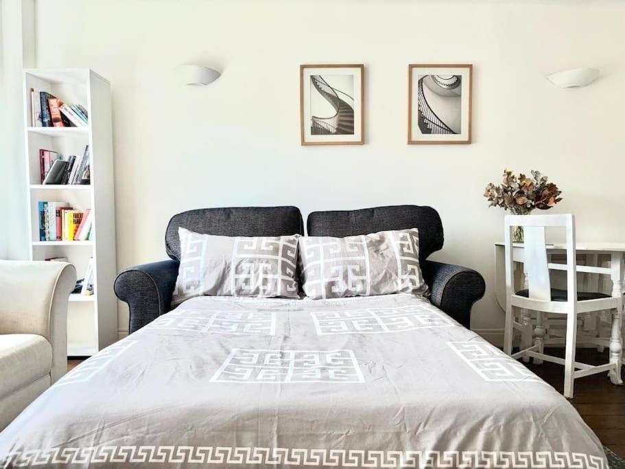 Appartamento Bright Spacious 2 Bedroom Flat In Zone One Londra