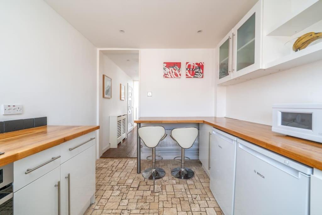 Appartamento Bright Spacious 2 Bedroom Flat In Zone One Londra