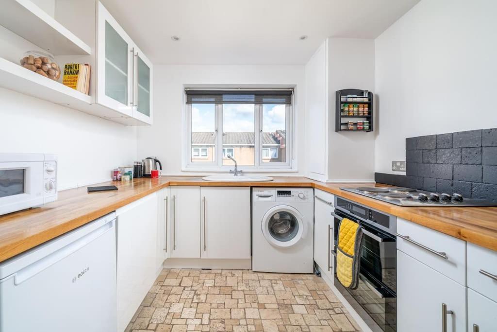 Bright Spacious 2 Bedroom Flat In Zone One Londra