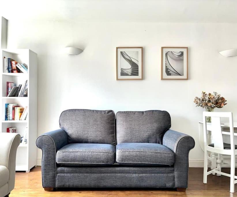 Bright Spacious 2 Bedroom Flat In Zone One Londra